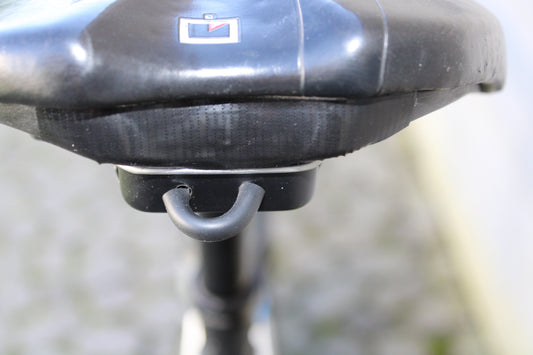 kleine Box unter dem Fahrradsattel fritzbikebox