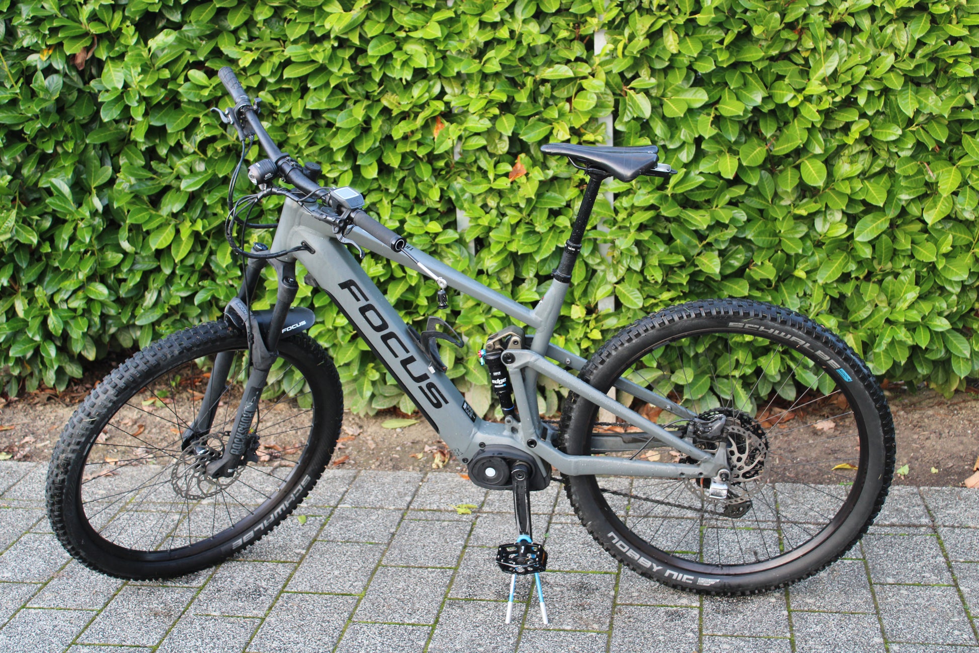 mobiler fahrradständer für unterwegs Fahrradständer mobil (E-)Fullyständer, abnehmbar, einstellbar,Abstand – FritzBikeStand