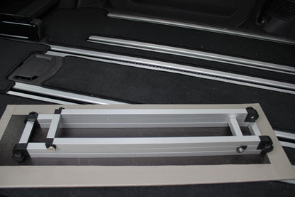 VW T7 Multivan Tisch - Klappbar & Clever Verstaubar, exklusive Geschenkidee