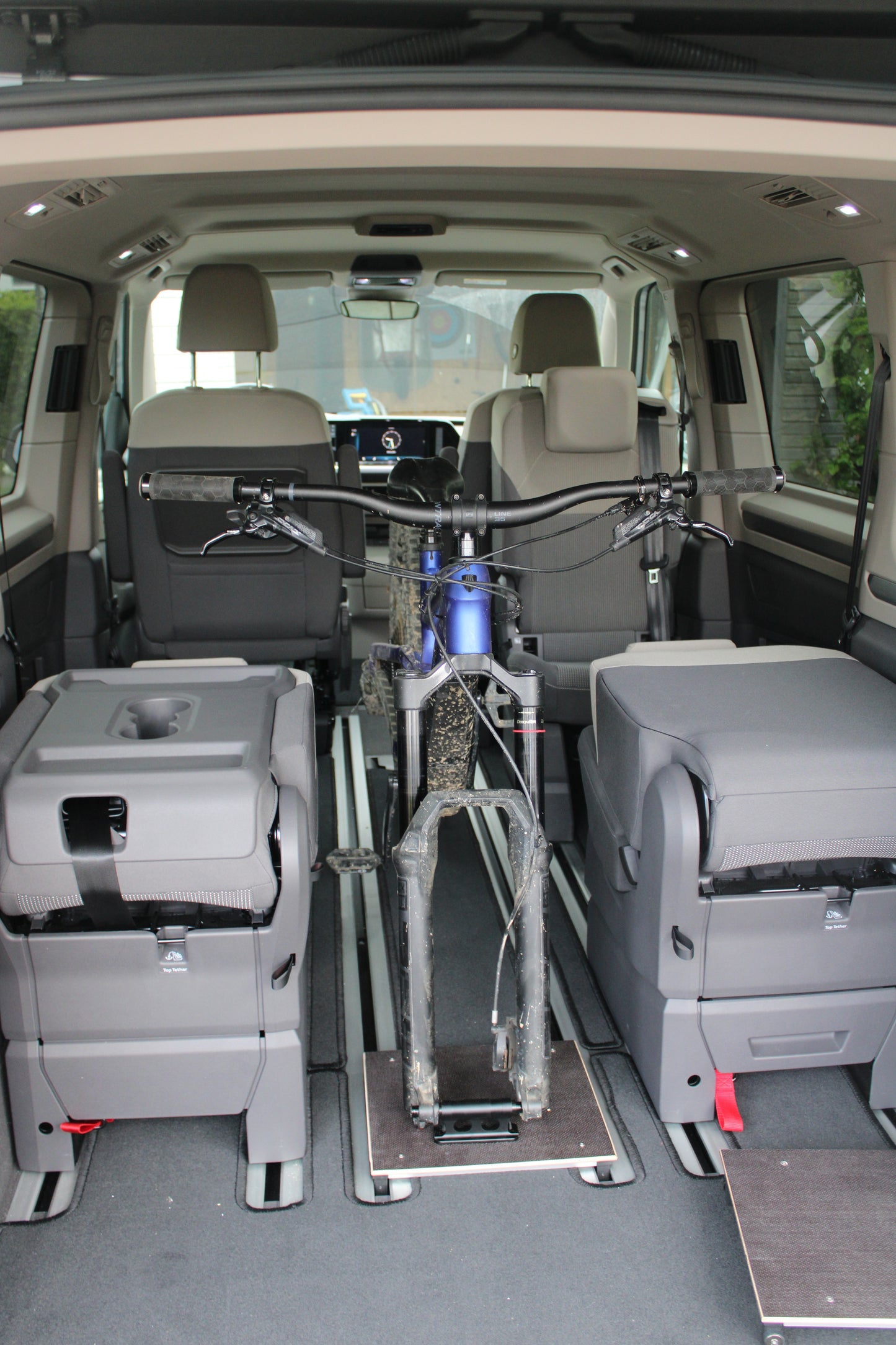 Transportkonsole VW Multivan T7 - Patentierte Schienenkonsole & Steckboard, Nutenstein Alternative